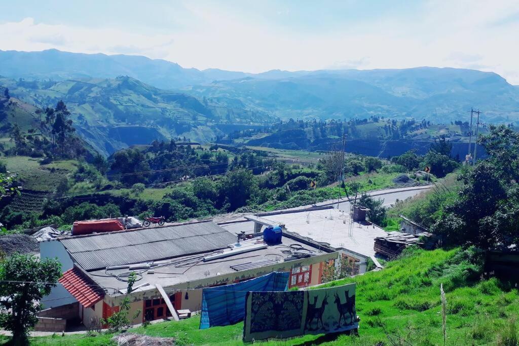 Hostal Dona Clarita & Vegetarian Food Chugchilán Exteriör bild
