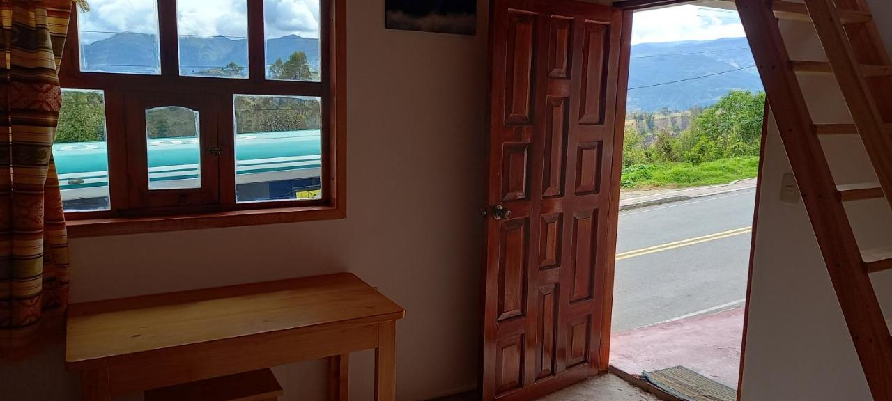 Hostal Dona Clarita & Vegetarian Food Chugchilán Exteriör bild