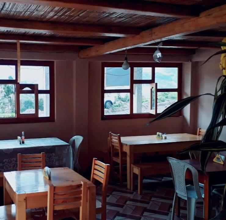 Hostal Dona Clarita & Vegetarian Food Chugchilán Exteriör bild