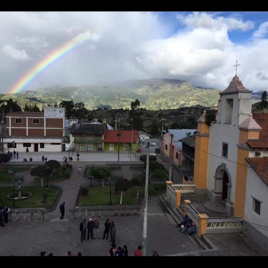 Hostal Dona Clarita & Vegetarian Food Chugchilán Exteriör bild