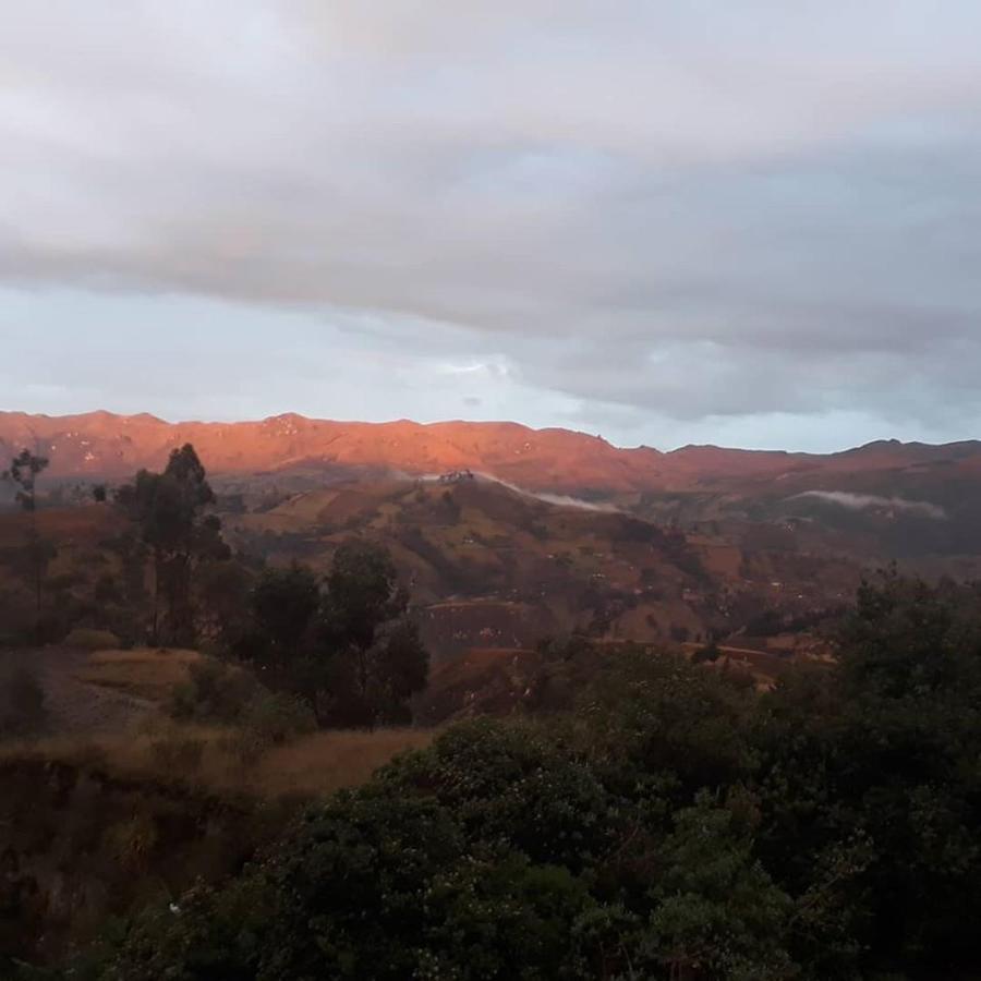 Hostal Dona Clarita & Vegetarian Food Chugchilán Exteriör bild